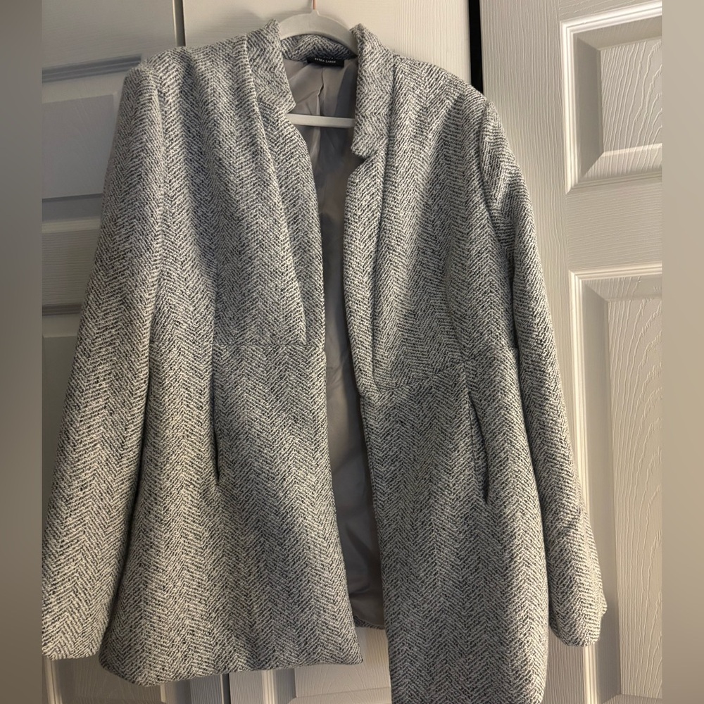 VICI POCKETED COAT IN GRAY.